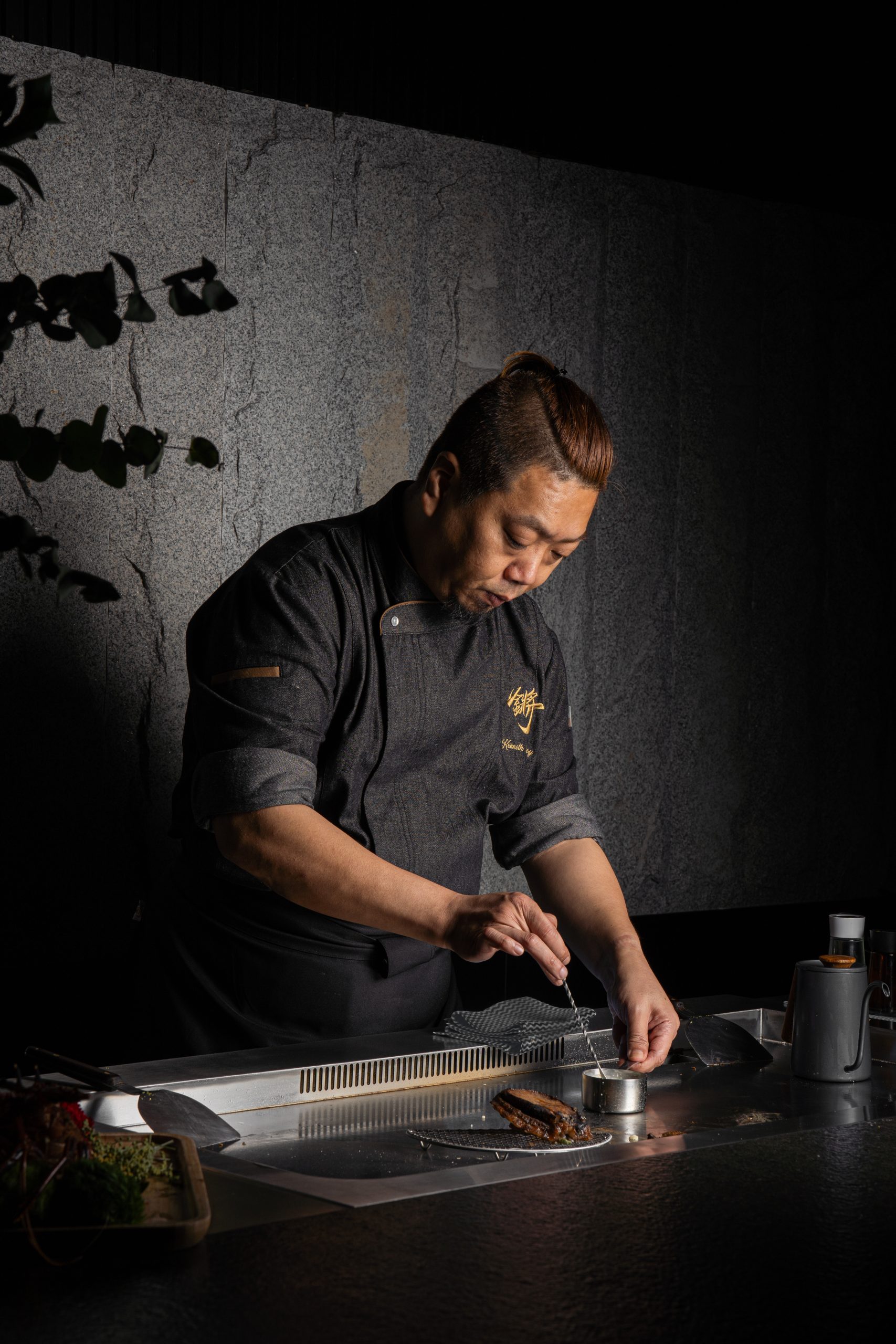 chef-cooking-abalone