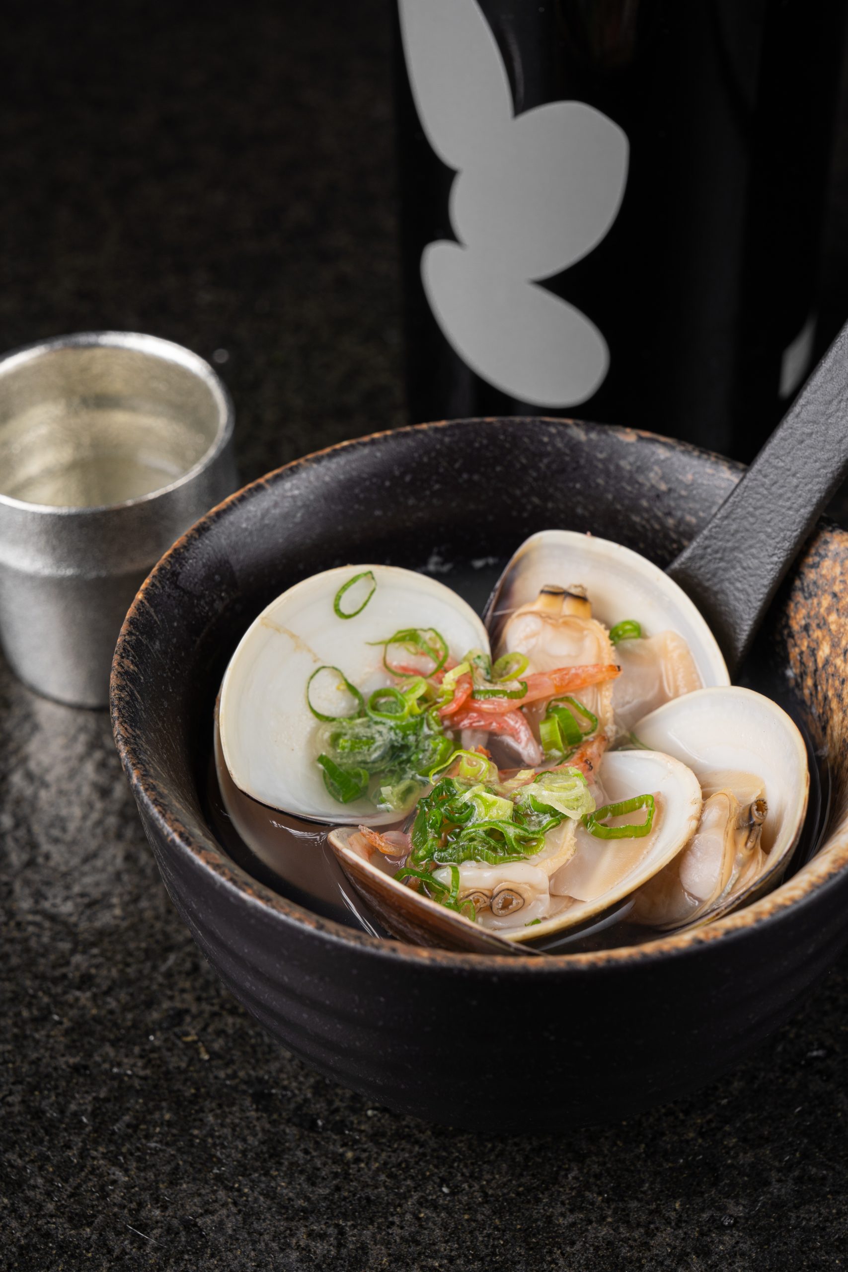 clam-in-a-bowl-with-sake